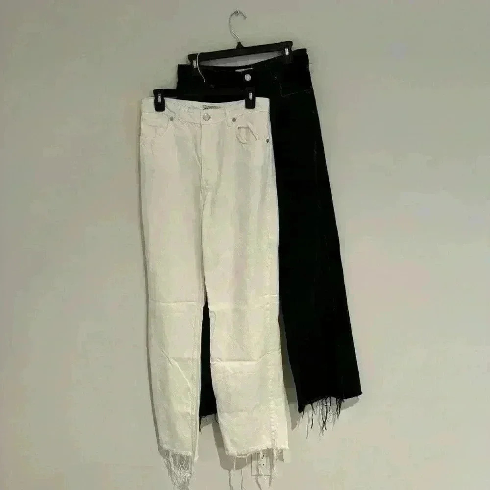 Zara White and Black Boyfriend Jeans with Ripped Bottom US 8 Like New